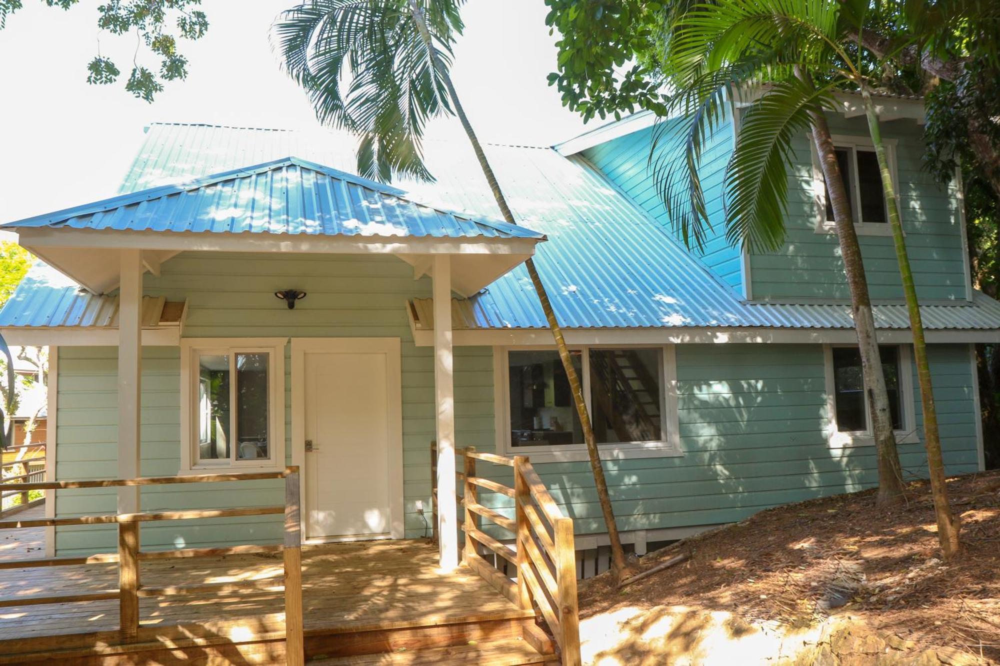 Luna Beach Luxury Boutique Beach Front Resort Jobs Bight Exterior photo